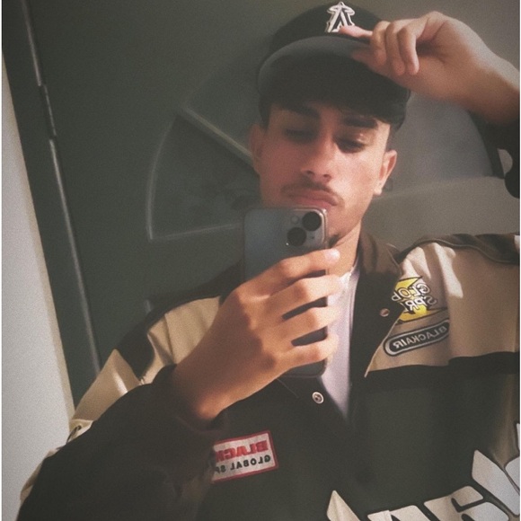 Meet your Posher, Joshua - Picture 2 of 5